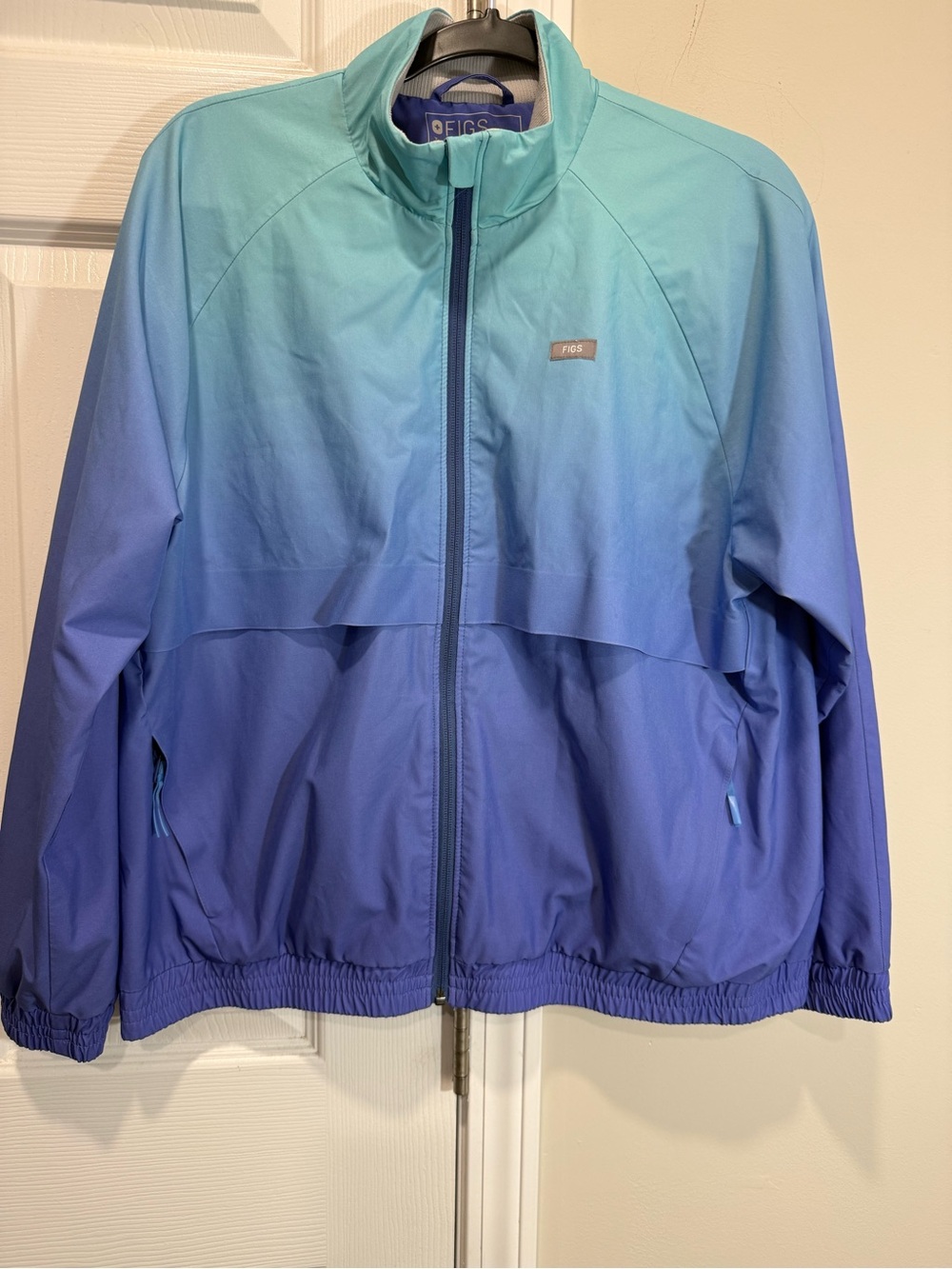 FIGS Sydney FREEx Scrub Jacket Ombre Horizon Blue Purple Women’s L